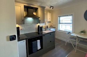 Fridge, microwave, oven, stovetop - Character Bedford Apartment With Two Bedrooms (Bedford)