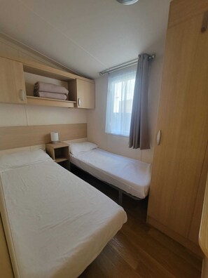 Free WiFi - Air-conditioned mobile home 6Pers 40m2 Camping swimming pool/near the sea (La Londe-les-Maures)