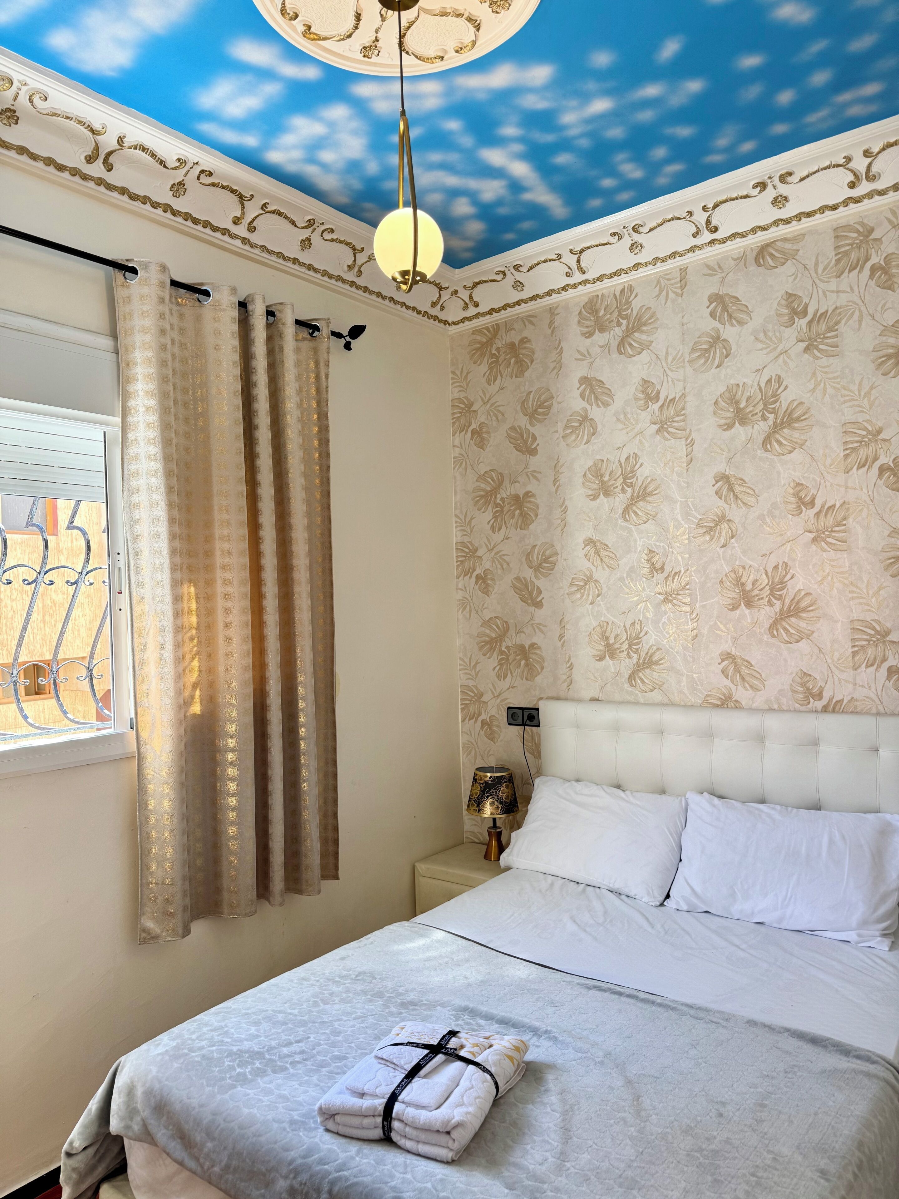 Iron/ironing board, WiFi, bed sheets