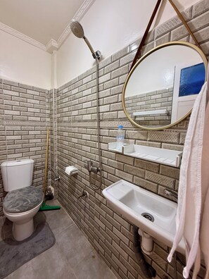 Shower, hair dryer, towels, soap - Modern & Cozy Studio | Fully Equipped (Anza)