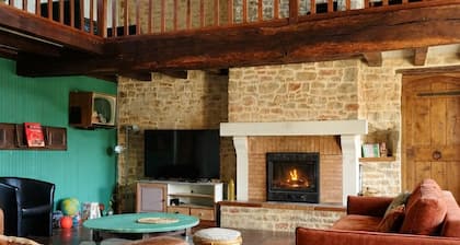 Two gîtes in the countryside for 25 people: indoor swimming pool and play areas