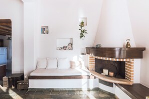Interior - Romano garden house on the island of Tinos. (Τήνος)