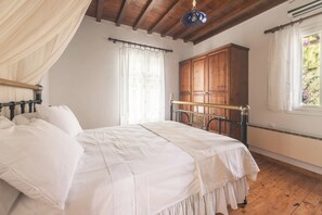 2 bedrooms, iron/ironing board, Internet, bed sheets - Romano garden house on the island of Tinos. (Τήνος)