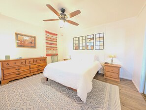 1 bedroom, iron/ironing board, WiFi, bed sheets - Roomy, Cute + Mountain Views 1 Bedroom Full Kitchen (Prescott Valley)
