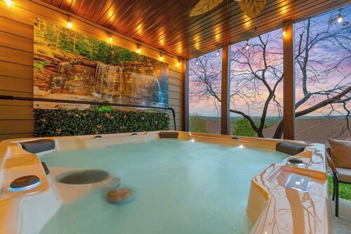 Beautiful remodel, Game Room, Hot Tub, Pools, GOLF