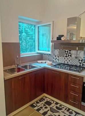 Coffee/tea maker, fridge, microwave, oven - Cozy Apartment nestled in a fantastic lemon grove. (Maiori)