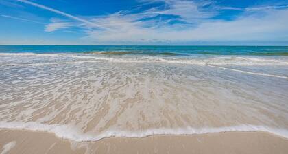 Bayside Escape on the Intracoastal | Pool + 5 Min Walk to Beach
