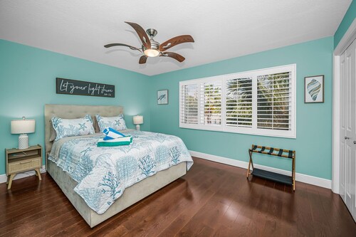 Bayside Escape on the Intracoastal | Pool + 5 Min Walk to Beach