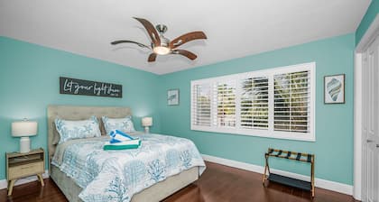 Bayside Escape on the Intracoastal | Pool + 5 Min Walk to Beach