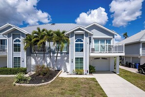 Exterior - ~Gulf Front Classic~ Old Florida Feel! (Fort Myers Beach)