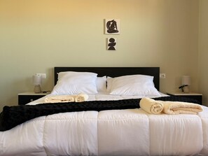 Iron/ironing board, Internet, bed sheets