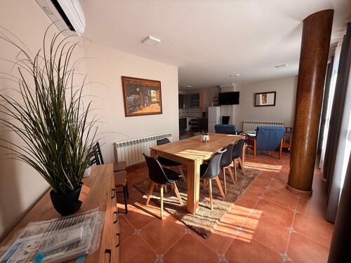 HOUSE FOR GROUPS AND LARGE FAMILIES IN ZAMORA "LA GAVIA".