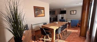 HOUSE FOR GROUPS AND LARGE FAMILIES IN ZAMORA "LA GAVIA".