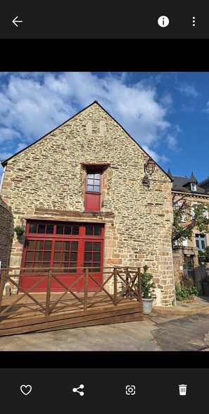 Exterior - Vrbo Property (Josselin)
