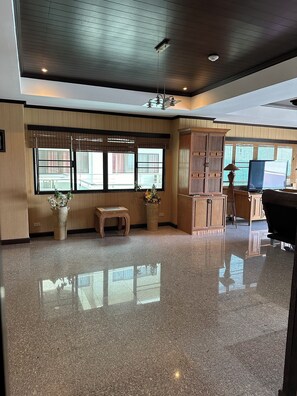 Interior - 180 sqm, 3 bedroom condo with amazing oceanfront view! (Na Chom Thian)