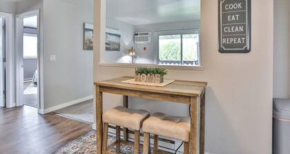 Jelinek Hideaway Unit 3 - Modern 2BR Apartment