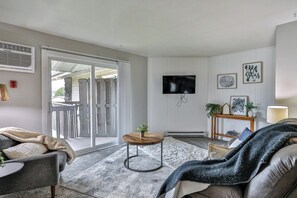 TV connectée, cheminée, espaces bureaux