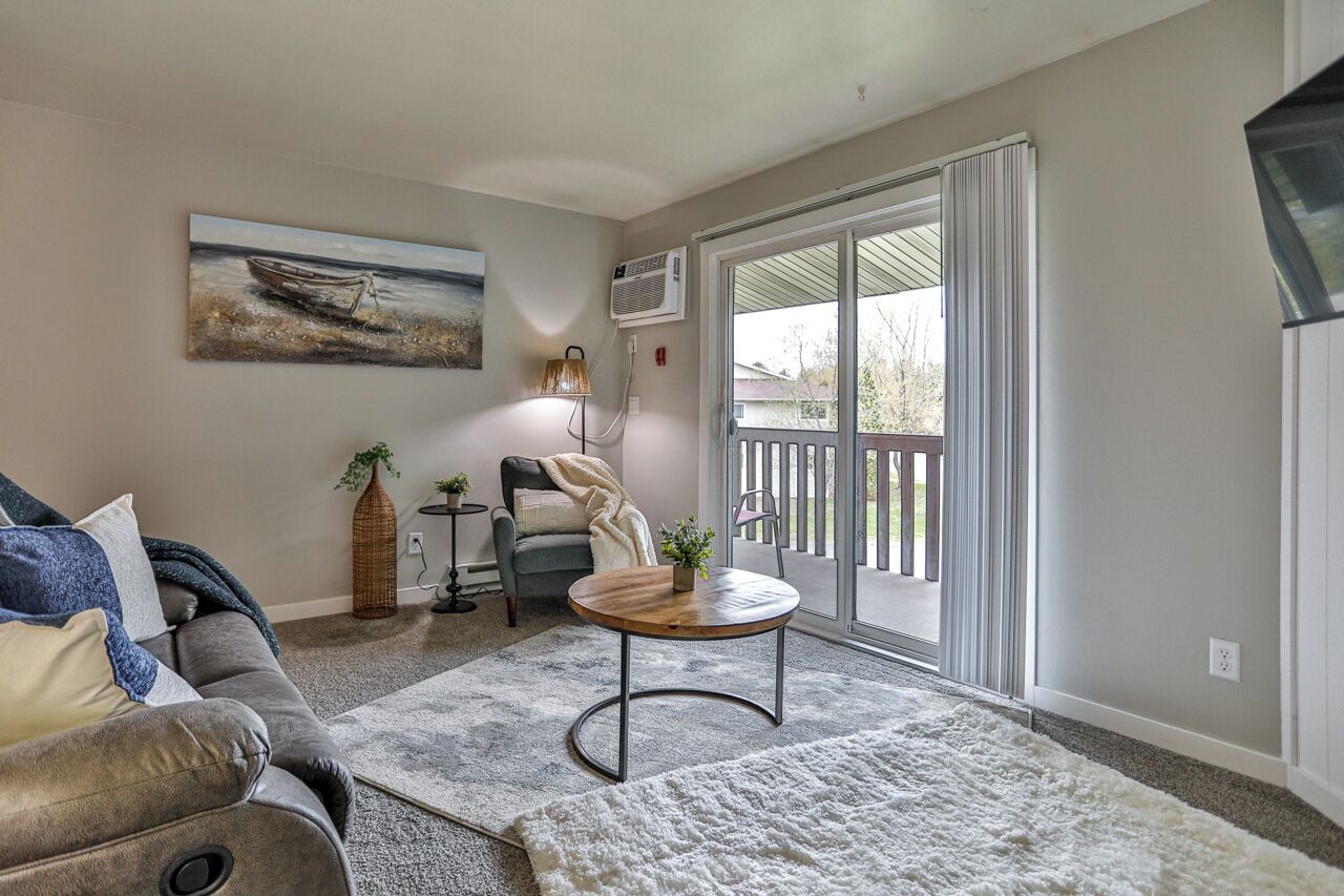 Smart TV, fireplace, offices