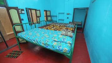 Basic Shared Dormitory | In-room safe, soundproofing, iron/ironing board, free WiFi
