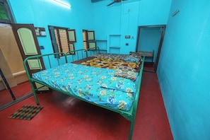 Dormitório compartilhado básico | Cofres nos quartos, quartos à prova de som
