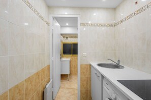 Hair dryer, towels, soap, toilet paper - 🏡 Charming renovated 2-room apartment - Ideal location behind the Martinez in Cannes (Cannes)