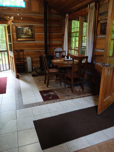 Cozy 1-bedroom cabin in gorgeous Maggie Valley with AC
