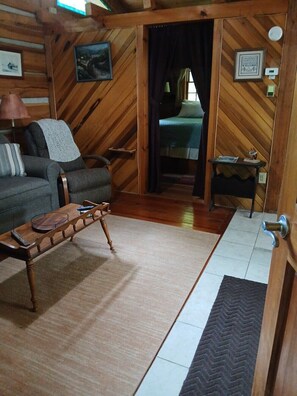 1 bedroom, iron/ironing board, free WiFi, bed sheets - Cozy 1-bedroom cabin in gorgeous Maggie Valley with AC (Maggie Valley)