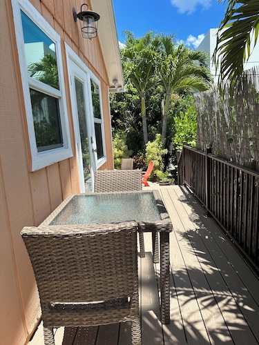 2-bedroom charming cottage in Delray Beach walking distance to Atlantic Avenue.