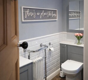 Combined shower/bathtub, deep-soaking bathtub, hair dryer, towels