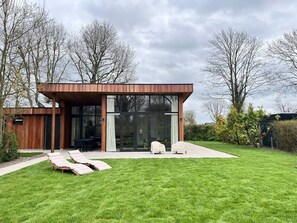 Terrace/patio - Stijlvol verblijven vlak bij het Veerse meer (Kortgene)