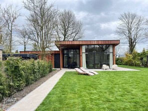 Terrace/patio - Stijlvol verblijven vlak bij het Veerse meer (Kortgene)