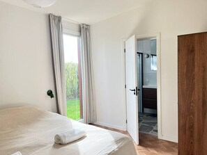 Travel cot, WiFi, bed sheets - Stijlvol verblijven vlak bij het Veerse meer (Kortgene)