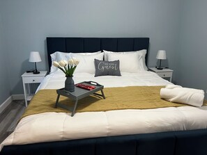 2 Schlafzimmer, Schreibtisch, Bügeleisen/Bügelbrett, kostenloses WLAN