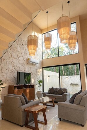 Living area - 3 minutes to the beach
Superb 4-bedroom, Luxury Villa, Stay Near Tulum Beach (Tulum)