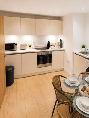 Private kitchen - Modern & Cosy 1 Bedroom Flat | Sleeps 6 (London)