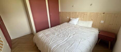WiFi, bed sheets