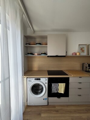 Private kitchen - Cozy 1-Bedroom Apartment Zlatý Potok 73 — Zvolen (Banskobystrický kraj)