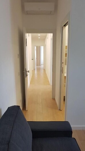 Chambre Quadruple Standard, vue ville | Intérieur