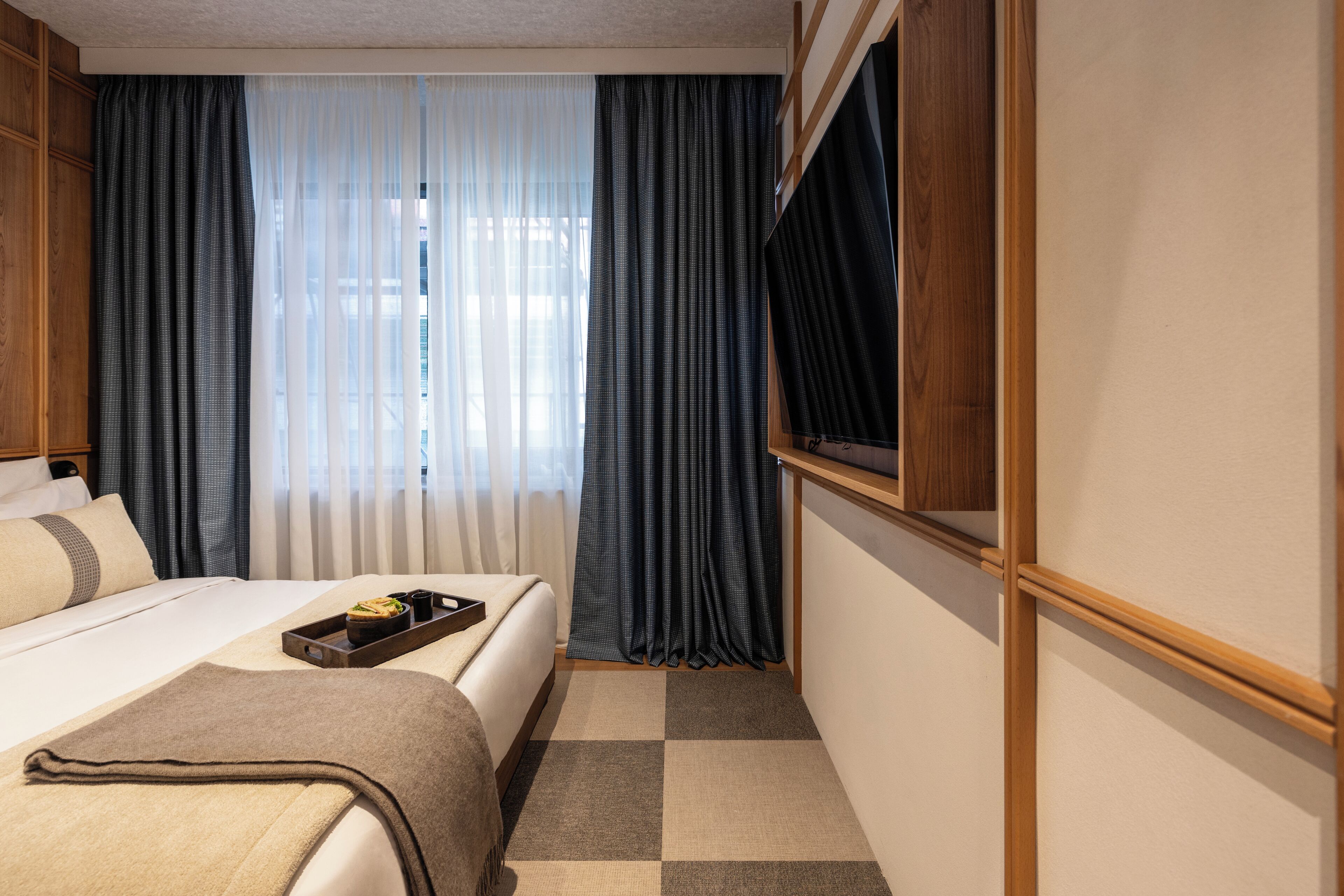 Japandi Room | Wifi gratis y ropa de cama