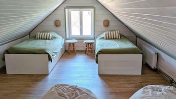 2 quartos, berço de viagem, Wi-Fi de cortesia, roupa de cama