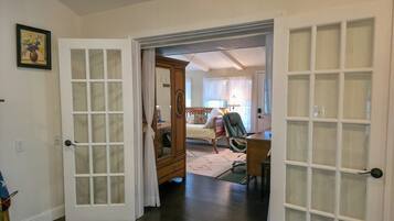 4 bedrooms, desk, iron/ironing board, travel cot