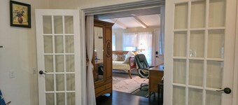 Vintage McKinney • Spacious '70s Ranch, Hot Tub • 8 min to Downtown