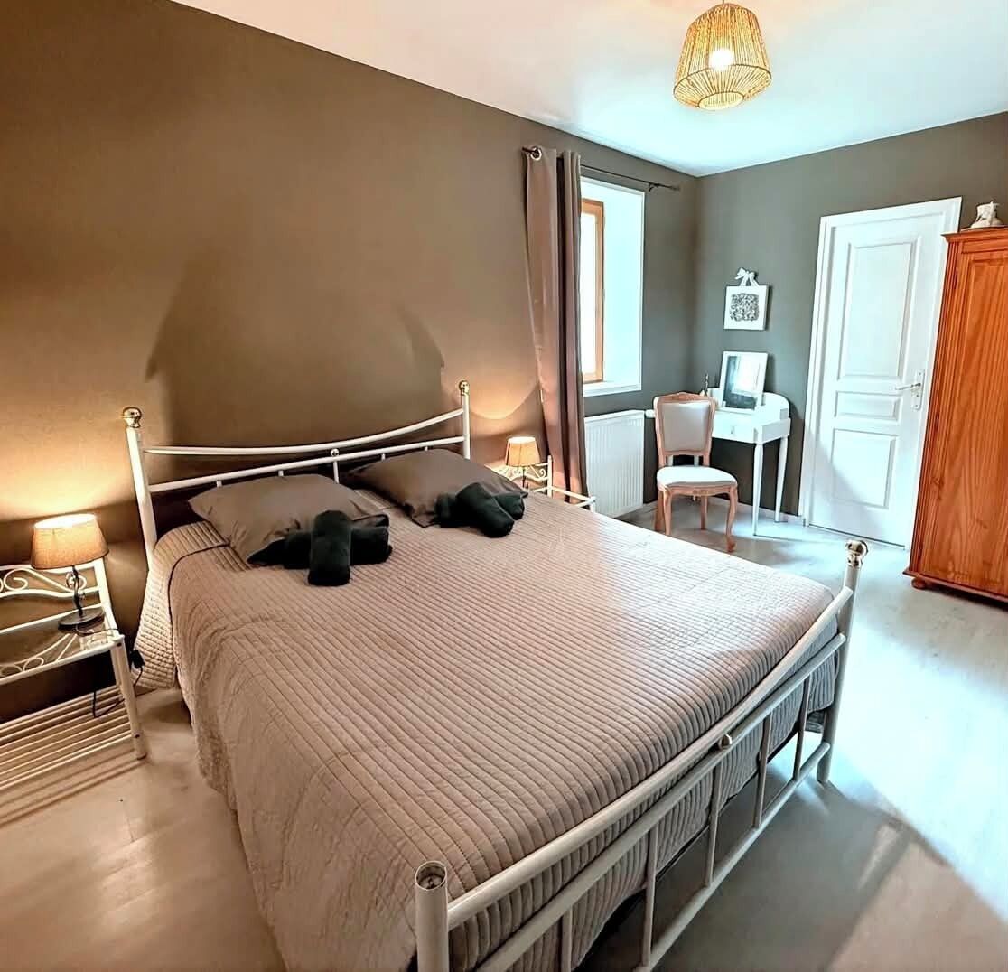 WiFi, bed sheets