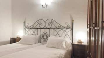 3 bedrooms, iron/ironing board, WiFi (free), bed sheets