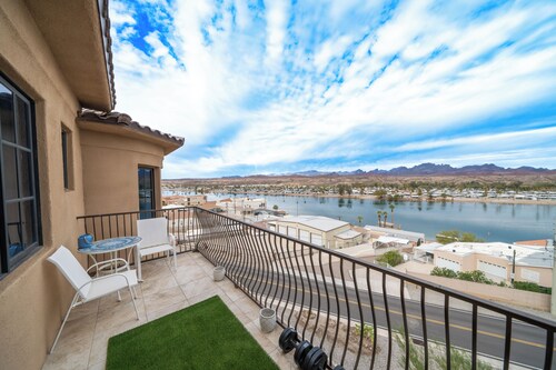 Parker Strip River View Villa - 3480 sqft 3 bedroom, 4 bath, Game room, bar.