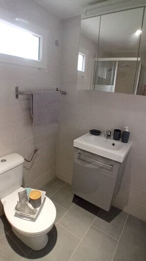 Bathroom - Vrbo Property (Poggio-Marinaccio)