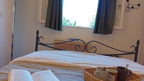 1 chambre, lit parapluie, draps fournis