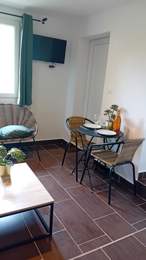 Dining - Vrbo Property (Poggio-Marinaccio)