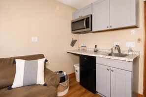 Smart TV, fireplace - Camp 4, Unit 6 – Mountain Serenity Stay | Summer Views & Pet Friendly (Snowshoe)