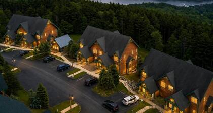 Camp 4, Unit 6 – Mountain Serenity Stay | Summer Views & Pet Friendly